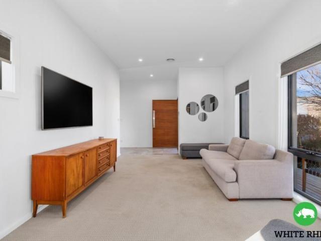 1 Griffiths Link, Googong
