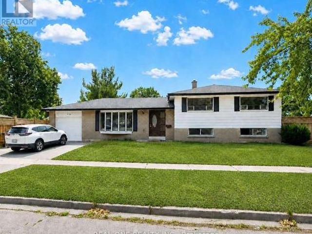 1 Grovenest Drive, Toronto, ON, M1E 4J2 house for sale | Listing ID E13506 | Royal LePage