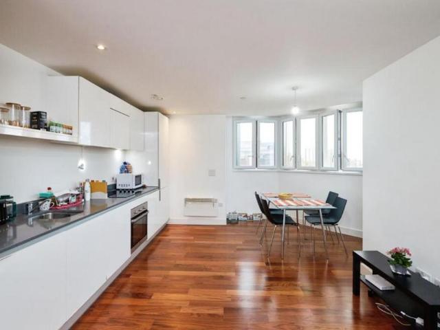 1 Hagley Road, Birmingham, B16 2 bed flat to rent £1,100 pcm £254 pw