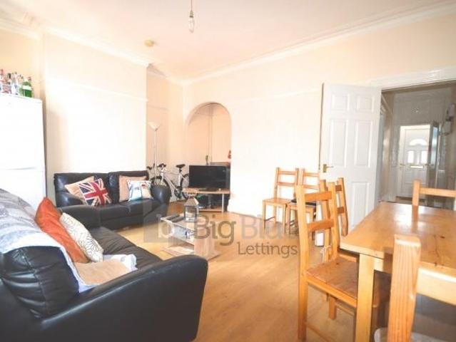 1 Hanover Square, Hyde Park, Leeds LS3 5 bed terraced house to rent £3,033 pcm £700 pw