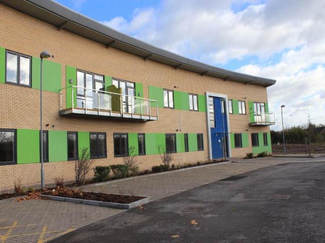 1 Harbour Crescent, Serbert Way. 2 bed flat to rent £1,125 pcm £260 pw