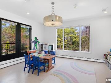 1 Hemlock Drive, Cresskill, US, NJ