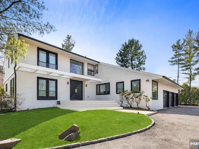 1 Hemlock Drive, Cresskill, US, NJ
