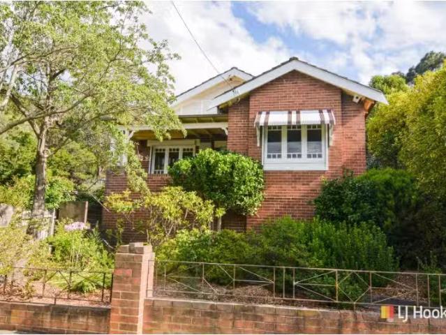 1 Hill Street, Lithgow House for rent Listed by Lynette Delos.