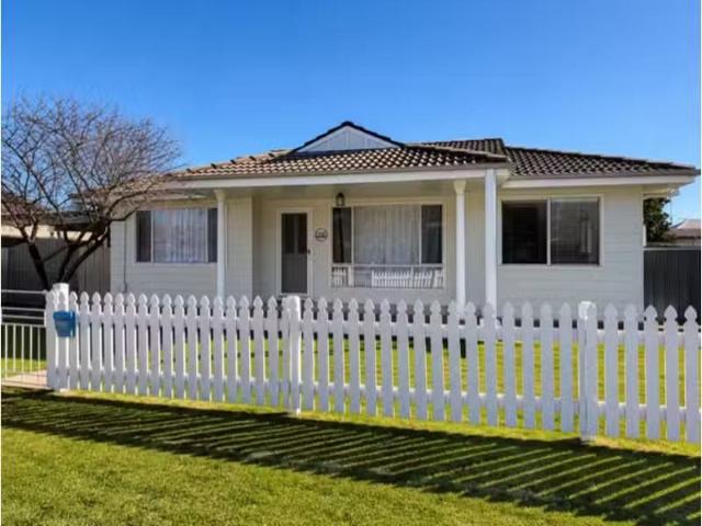 1 Hopetoun Street, Dubbo House for rent Listed by Renay Armst.