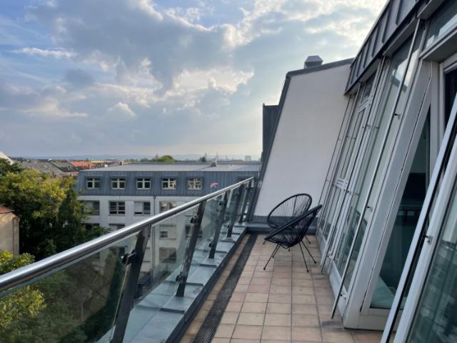 1 Jahr Untermiete /gesamte 2 Raum Wohnung mit Dachterrasse