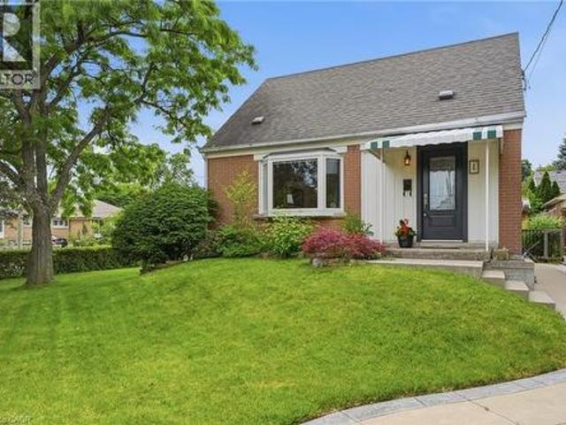 1 Janis Court, Dundas, ON, L9H 1S8 house for sale | Listing ID 40844 | Royal LePage