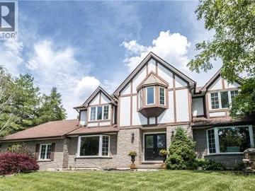 1 Kusins Court, Dundas, ON, L9H 6Z4 Luxury House for sale | Listing ID 40842 | Royal LePage Carriage Trade Luxury Properties
