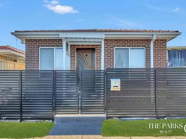 1 Kanuka Street, Bossley Park, NSW 2176