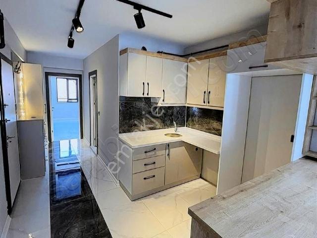 1.kat Salı Pazarı Yakını Kiralık Lüks 1+1