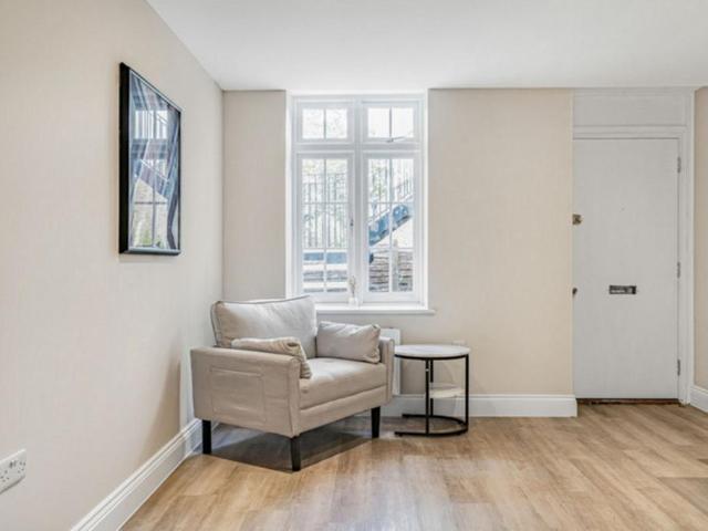 1 Kent Road, Orpington, BR5 2 bed flat to rent £2,000 pcm £462 pw