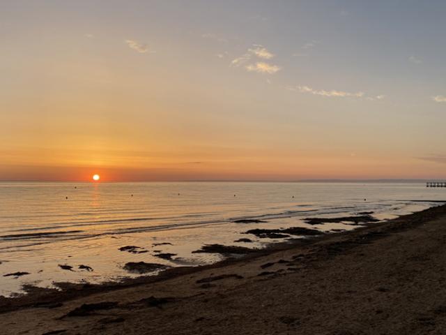 1 kilomètre plage de Cabourg avec parking et cave