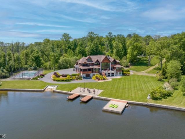 1 Lakeview Point Ave