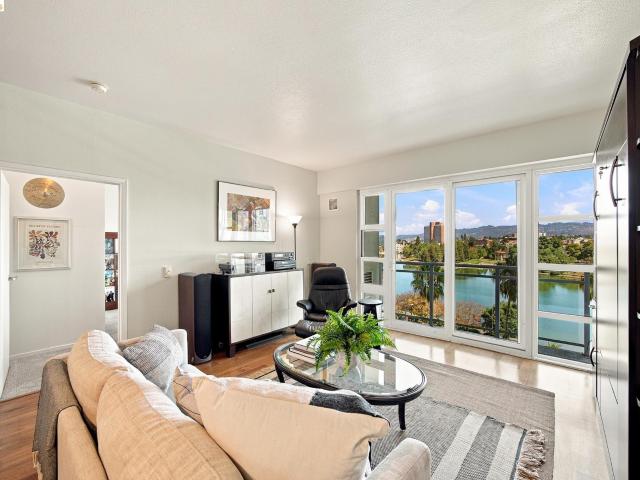 1 Lakeside Dr 607
