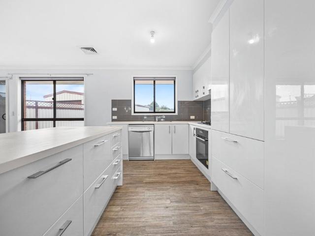 1 Lawrie Dr, Alfredton, VIC, 3350