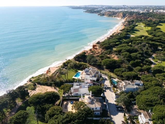 1ª Linha na Praia da Falésia – Villa de Luxo 180m² Albufeira e Olhos de Água
