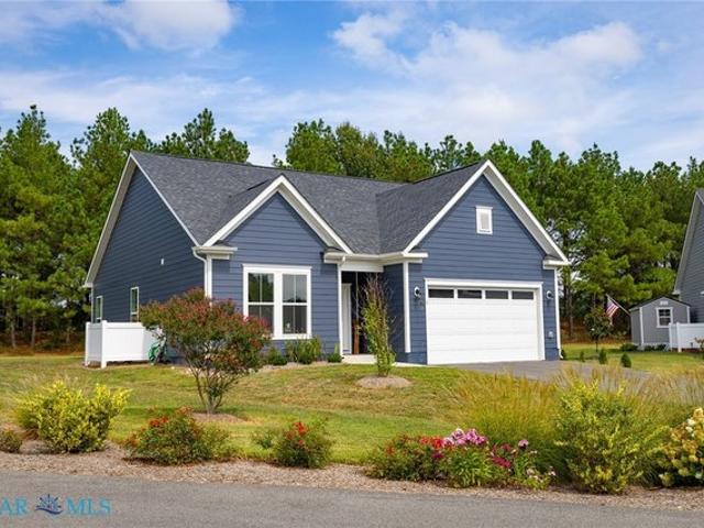 1 Lloyd Ln, Irvington, VA 22482