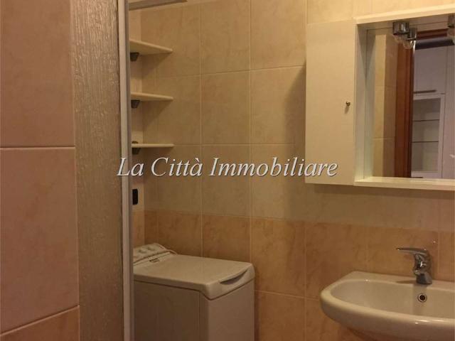 1 locale a Novara