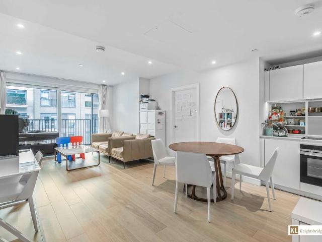 1 Lockgate Road, London SW6 2 bed apartment to rent £3,900 pcm £900 pw