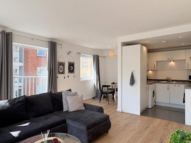 1 Pelling Street, London E14 2 bed apartment to rent £2,300 pcm £531 pw
