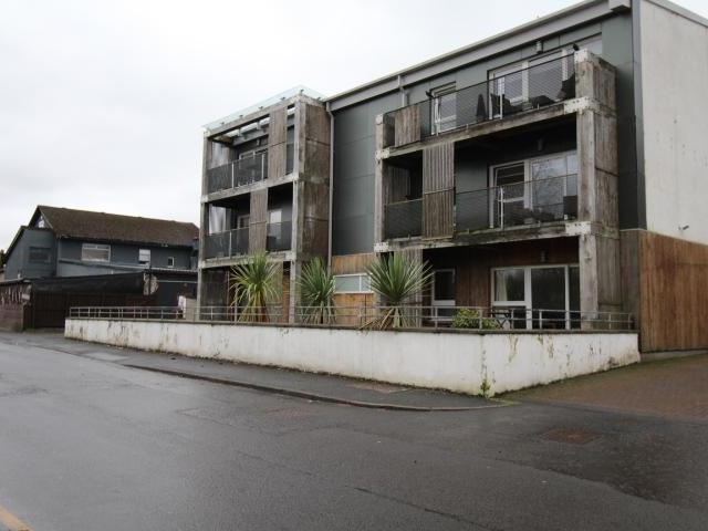 1 Pier Road, Flat 2/2, Balloch, G83 8QX 2 bed apartment to rent £1,150 pcm £265 pw