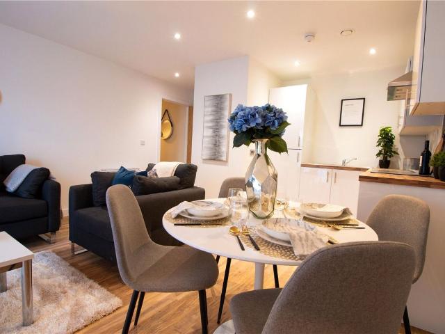 1 Pomona Strand, Old Trafford M16, 2 bed flat to rent, £1,350 pcm | PrimeLocation