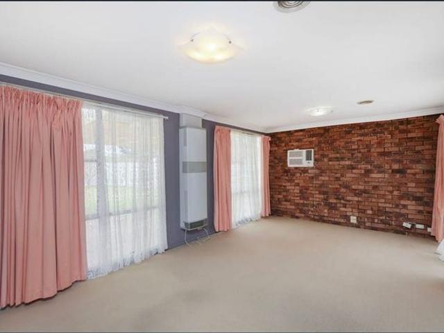 1 Private Room in a 4 Bed rooming house CAR Park included + Coles nearby _ Quiet House