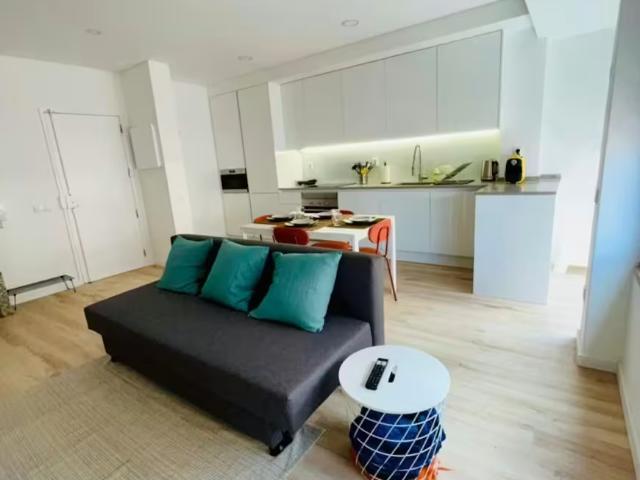 1 quarto, Almada Almada 2800 600 98144266