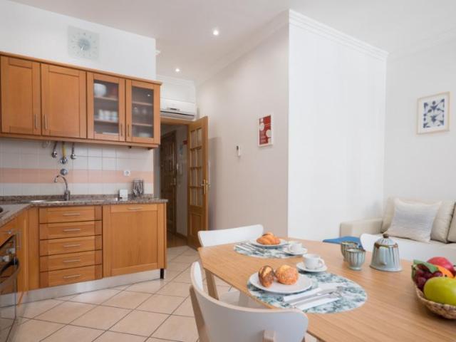 1 quarto, Lisbon Lisbon 77938418