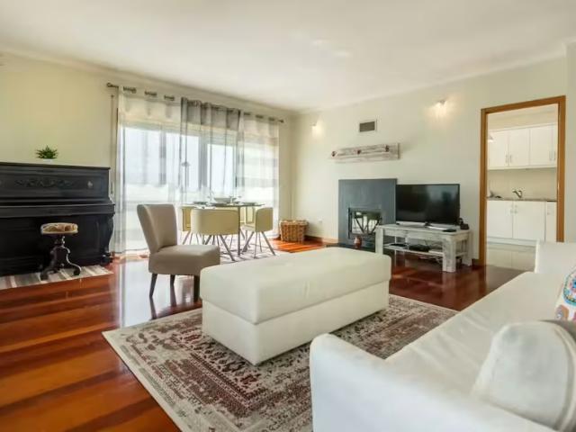 1 quarto, Marinha Grande Marinha Grande 2430 229 98636184