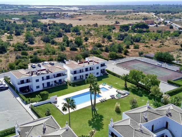 1 quarto, Pêra Pêra 8365 211 105975556