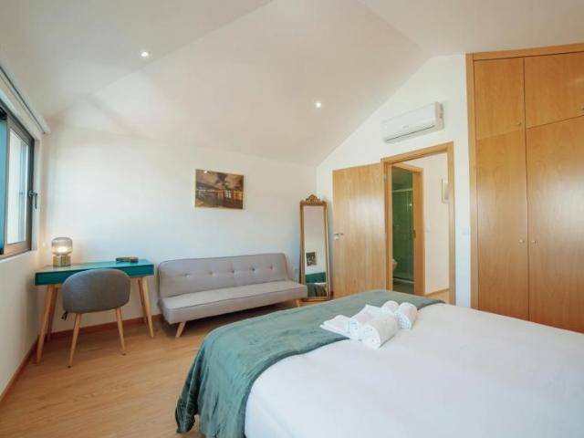 1 quarto, Porto Porto 4300 214 103613266