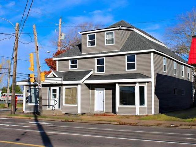 1 Queen Street, Truro, NS, B2N 2A7 Luxury House for sale | Listing ID 202600 | Royal LePage Carriage Trade Luxury Properties