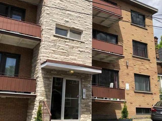 1 Rue Saint Joseph apartment — Sainte Anne de Bellevue, QC 3 Bedroom 3 Bedroom