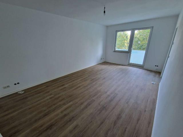 1 RW + Erdgeschoss + Balkon + Fußbodenheizung + große Dusche
