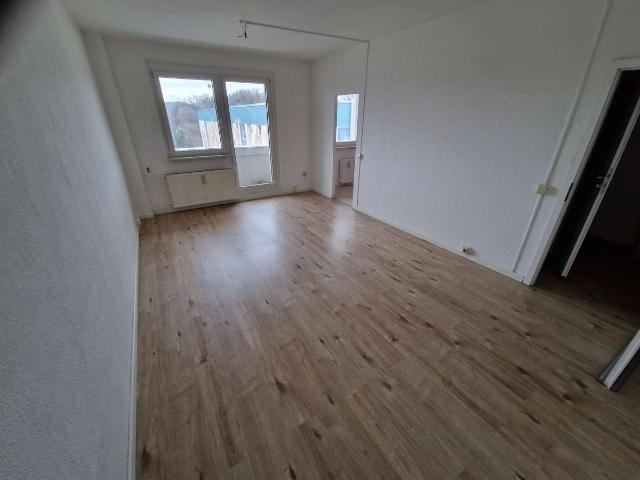 1 RW im Grünen + Balkon