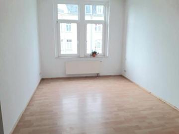 1 R. Whg. m. gr. Küche und Balkon