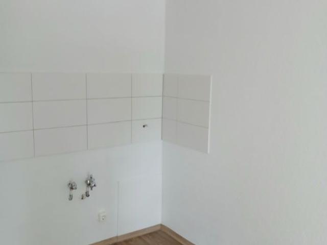 1 Raumwohnung im Erdgeschoss sucht Senioren!
