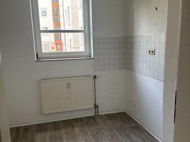 1 Raum Wohnung in Reusa mit Balkon, Einbauküche