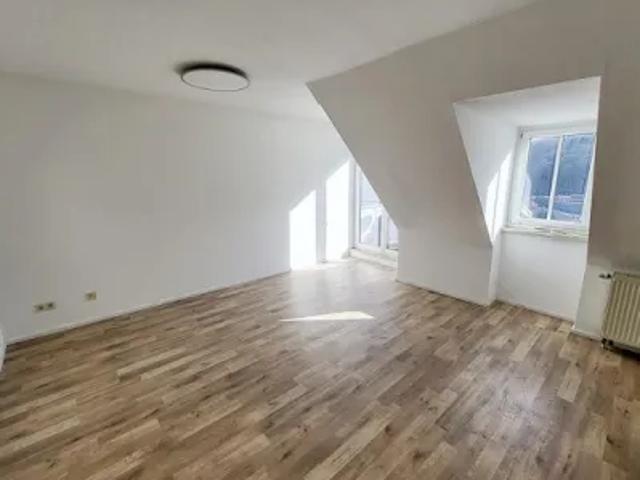1 Raum Wohnung mit Balkon im Zentrum