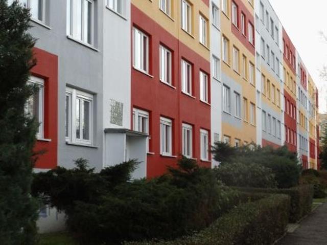 1 Raum Wohnung mit verglastem XXL Balkon und Einbauküche