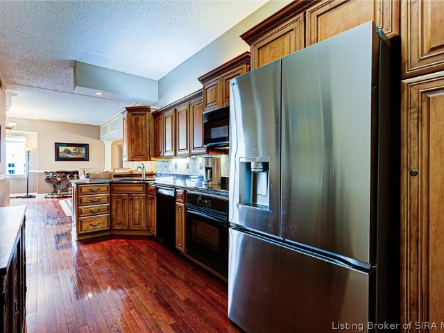 1 Riverpointe Plaza 905