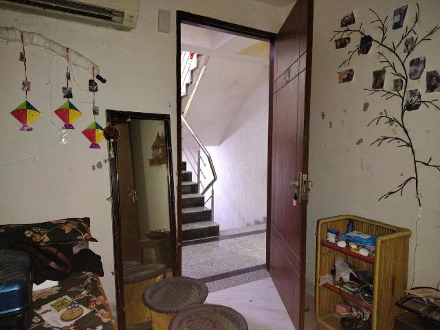 1 RK Apartment in Neb Sarai for rent New Delhi. The reference number is 20762144