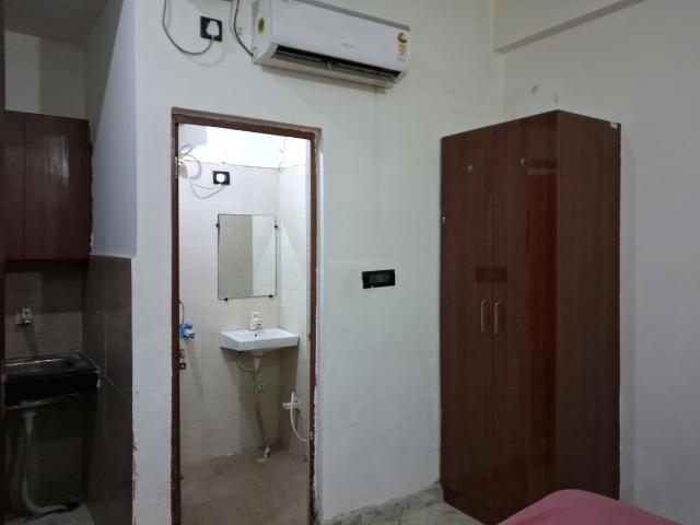 1 RK Apartment in Sector 104 for rent Noida. The reference number is 17182034