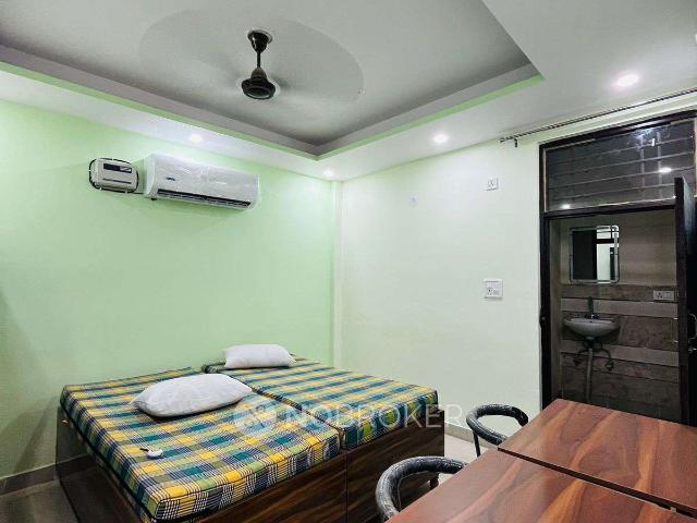 1 RK Flat for Rent In Janakpuri