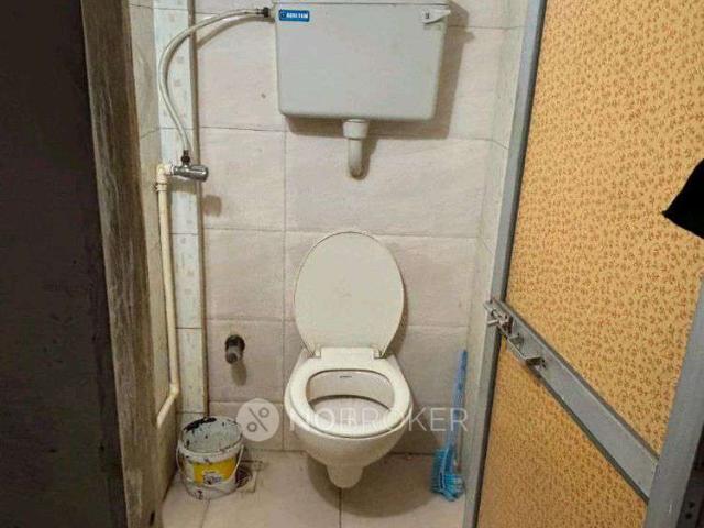 1 RK Flat In Akshardham Complex, Sv Road, Malad West For Sal
