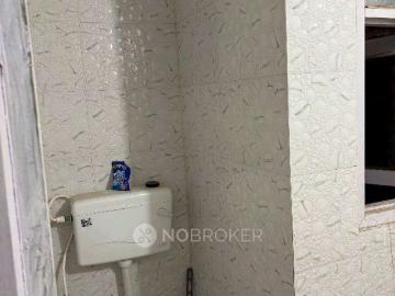 1 RK Flat In Safina Appartment for Rent In Pehlwan Chowk Nafees Road