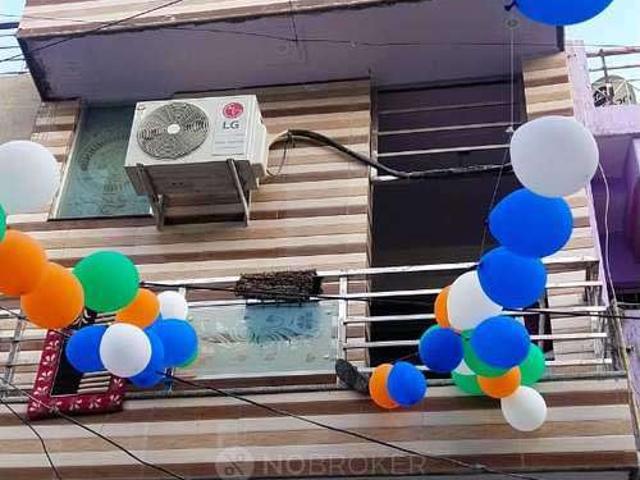 1 RK Flat In Housing Board Colony Sec 62 Ballbhgarh for Ren
