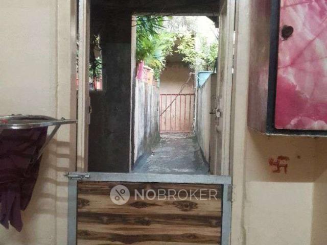 1 RK Flat In Laxmi Narayan Bldg Girgaon Thakurdwar For Sale In Thakurdwar girgaon