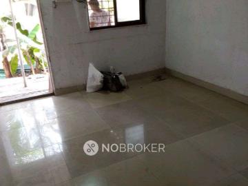 Flat to rent in Taloje - Parking